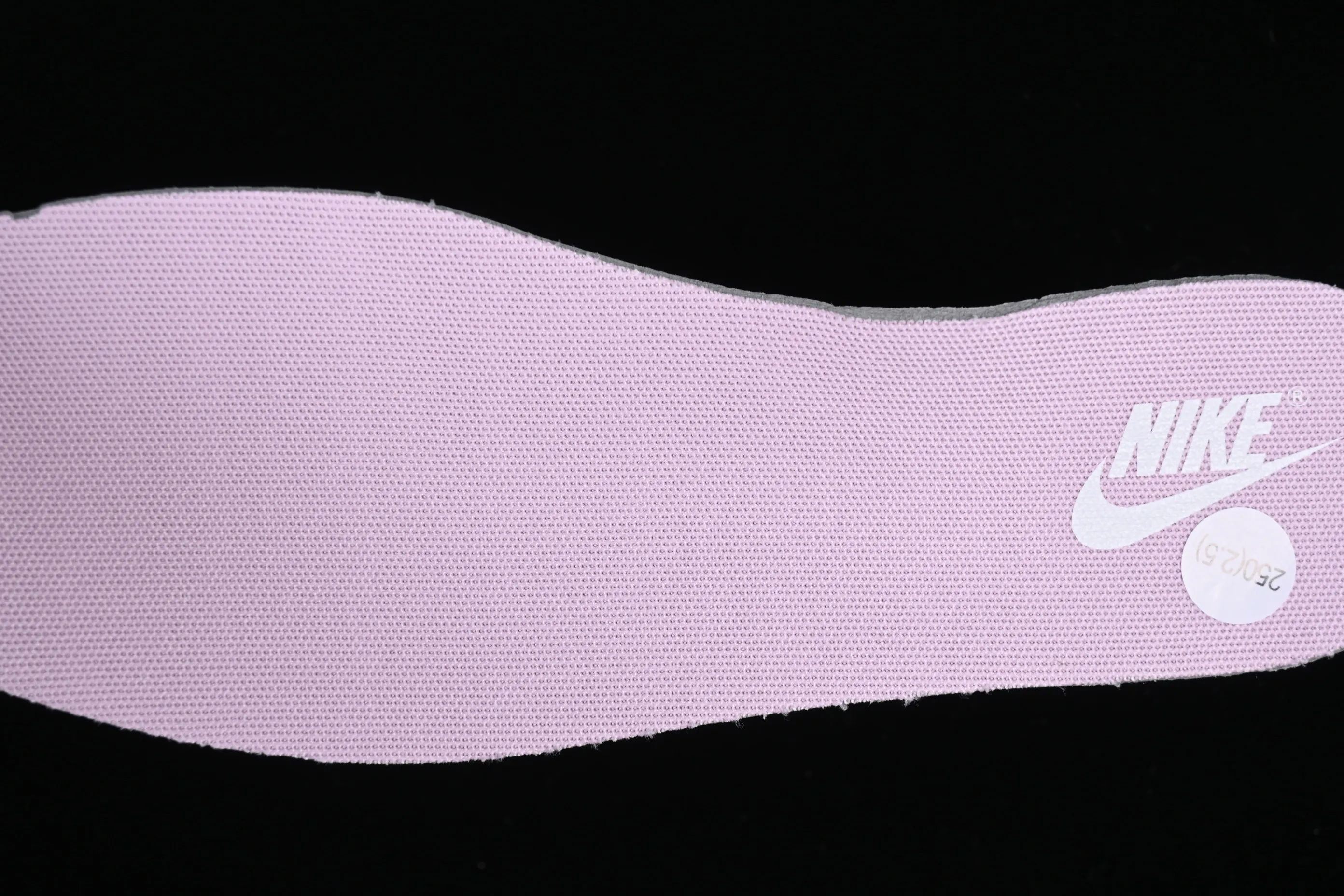 All categories Nk SB Dunk Series Nk SB Dunk Low low-top sneakers Cost-effective version Nk Dunk Low "Pink Corduroy" dirty pink corduroy SB low-top sports and leisure sneakers FN7167-100